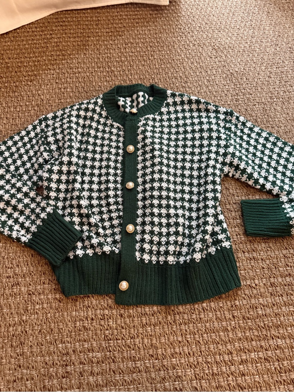 Dark Green & White Houndstooth Button-Up Women's Sweater